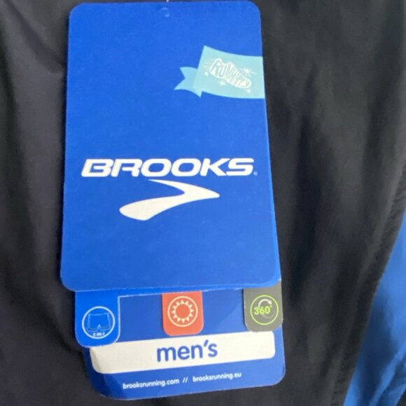 Brooks Mens Black Baltic Size Medium Infiniti Notch Shorts II 65+ degrees 2 in 1 - Picture 11 of 14